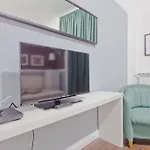לינה וארוחת בוקר Cinema House