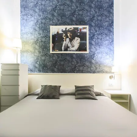 לינה וארוחת בוקר Cinema House 3*