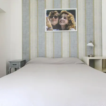 Alojamento de Acomodação e Pequeno-almoço Cinema House 3*